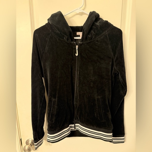 Juicy Couture Tops - 🎀💎Juicy Couture Black Velour Hoodie with Silver Sparkle and Rhinestone zipper